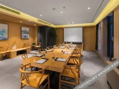 Чжэнчжоу: The Ruihe Hotel (Zhengzhou High-speed Railway Station)