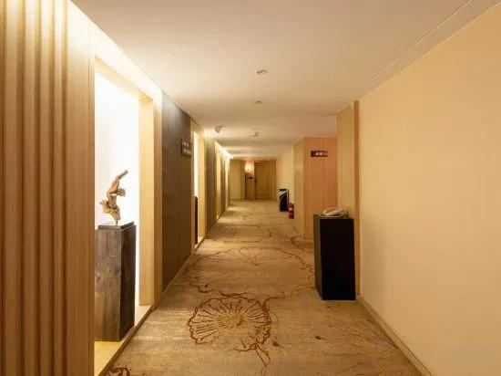Чжэнчжоу: The Ruihe Hotel (Zhengzhou High-speed Railway Station)