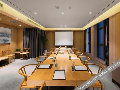 Чжэнчжоу: The Ruihe Hotel (Zhengzhou High-speed Railway Station)