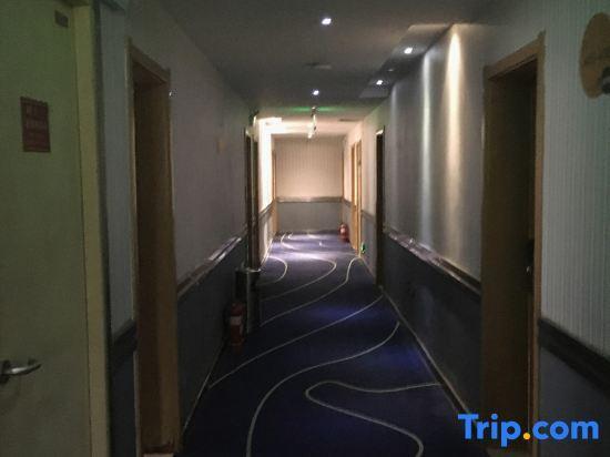 Чжэнчжоу: Yiwen Zhixing Fashion Hotel