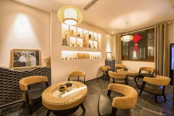 Сяньян: Leo's Inn