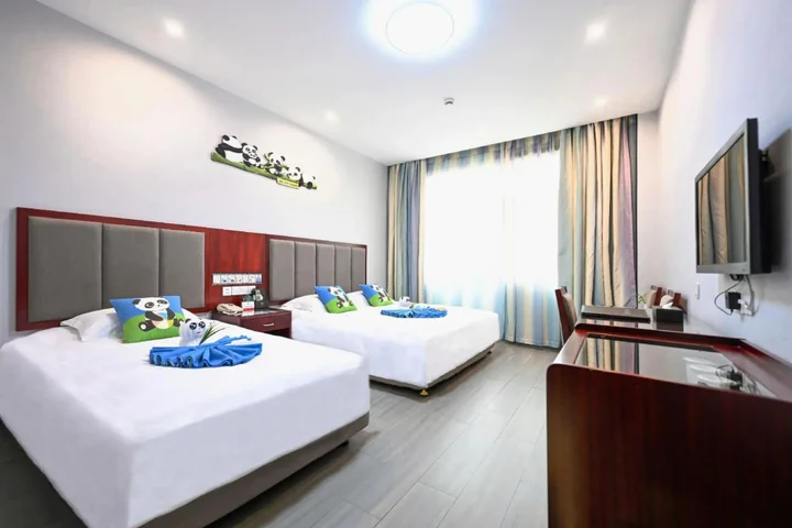 Дунъян: Hengdian World Studios Jinghua Grand Hotel (Qinwang Palace Qingming Shanghe Tu)