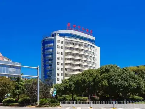 Цюйцзин: Qujing Yishi Yihe Hotel (Cuifeng Road, Qilin District)