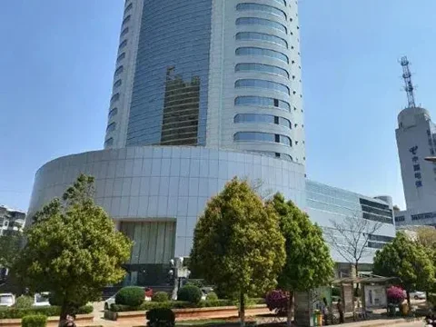 Цюйцзин: Qujing Yishi Yihe Hotel (Cuifeng Road, Qilin District)