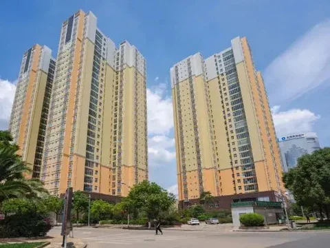 Цюйцзин: Qujing Yishi Yihe Hotel (Cuifeng Road, Qilin District)