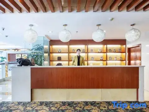 Цюйцзин: Qujing Yishi Yihe Hotel (Cuifeng Road, Qilin District)