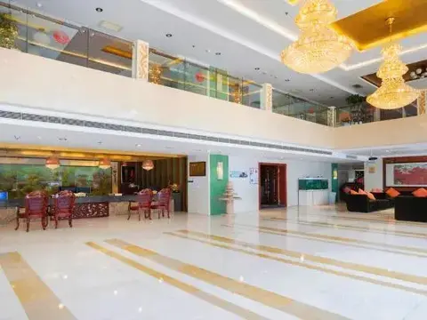 Цюйцзин: Qujing Yishi Yihe Hotel (Cuifeng Road, Qilin District)