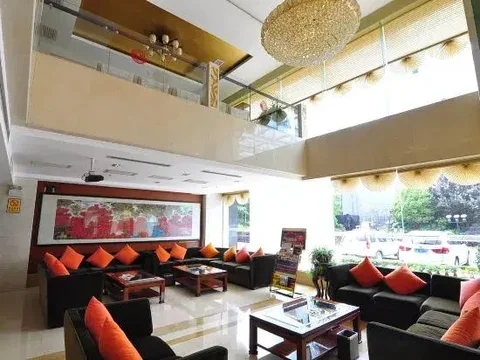 Цюйцзин: Qujing Yishi Yihe Hotel (Cuifeng Road, Qilin District)