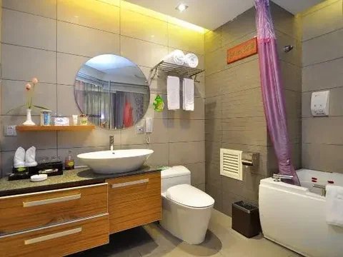 Цюйцзин: Qujing Yishi Yihe Hotel (Cuifeng Road, Qilin District)