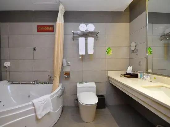 Цюйцзин: Qujing Yishi Yihe Hotel (Cuifeng Road, Qilin District)