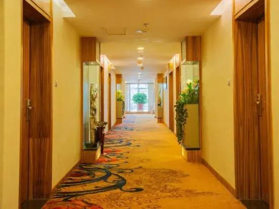 Цюйцзин: Qujing Yishi Yihe Hotel (Cuifeng Road, Qilin District)