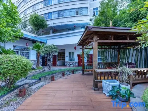 Цюйцзин: Qujing Yishi Yihe Hotel (Cuifeng Road, Qilin District)