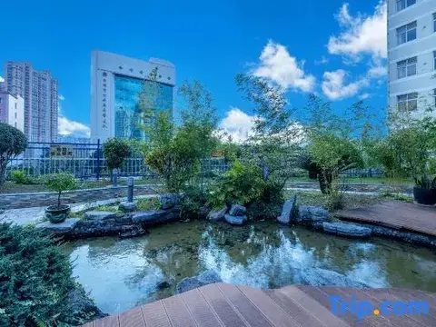Цюйцзин: Qujing Yishi Yihe Hotel (Cuifeng Road, Qilin District)