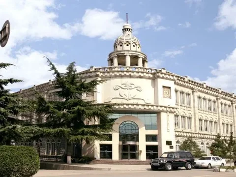 Юньчэн: Electric Machine Hotel