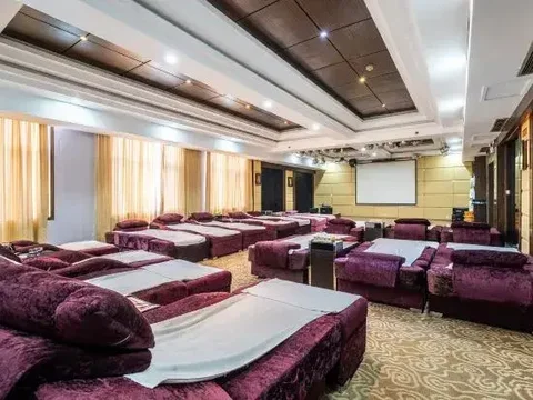 Синьсян: Weilai Holiday Inn