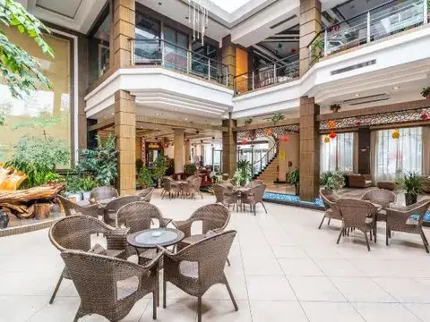 Синьсян: Weilai Holiday Inn