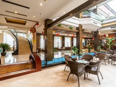Синьсян: Weilai Holiday Inn