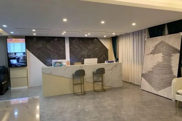 Синъи: Baijia Hotel