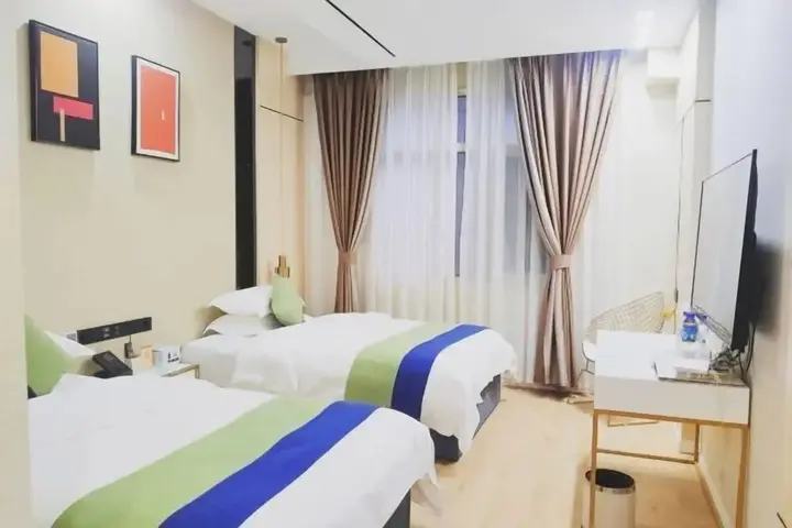 Синъи: Baijia Hotel