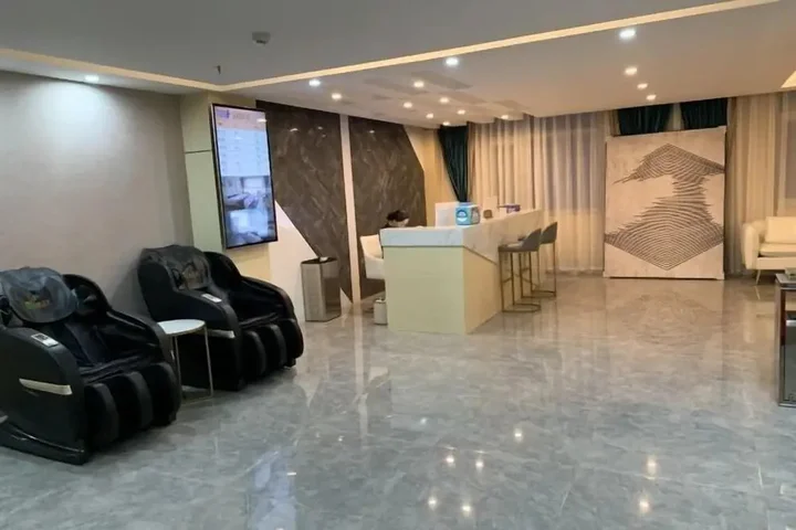 Синъи: Baijia Hotel