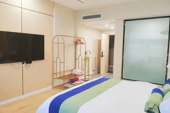 Синъи: Baijia Hotel