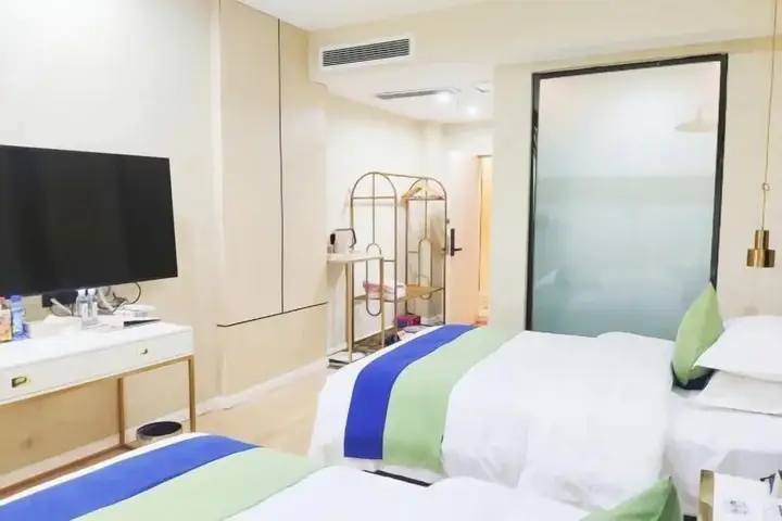 Синъи: Baijia Hotel