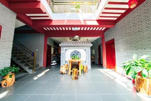 Цзюцюань: Dunhuang Hu Yang Inn