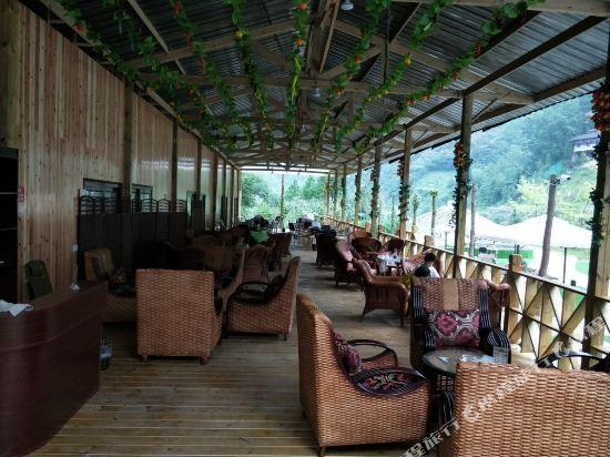 Чэнду: Houshan Yueyu Inn
