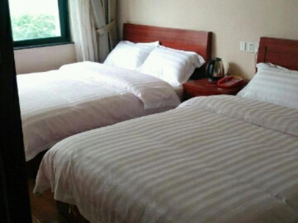Цзясинь: Huayuan Hotel