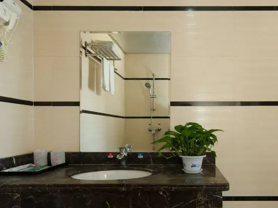 Бэйхай: Chunhui Business Hotel