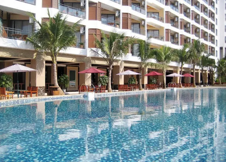 Ваньнин: Xinglong Old Banyan Hotel