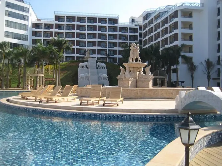 Ваньнин: Xinglong Old Banyan Hotel
