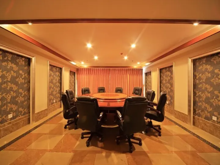 Ваньнин: Xinglong Old Banyan Hotel