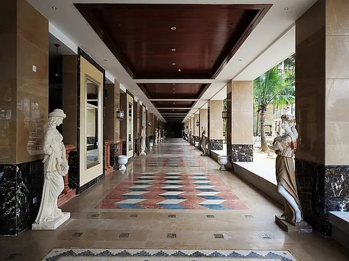 Ваньнин: Xinglong Old Banyan Hotel