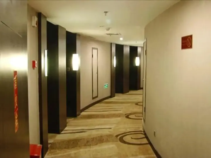 Лунъянь: Eastern Kaiyue Business Hotel