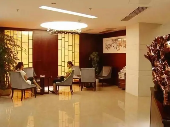Лунъянь: Eastern Kaiyue Business Hotel