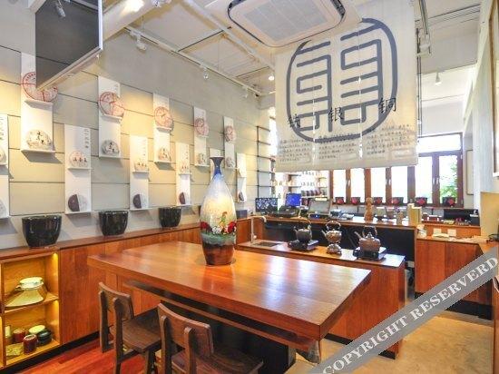 Цзинхун: Pure Tea and China Hostel