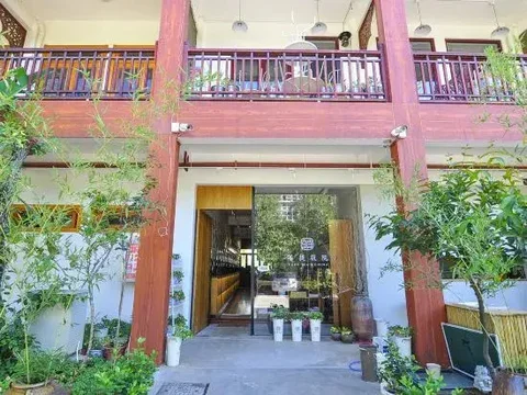 Цзинхун: Pure Tea and China Hostel