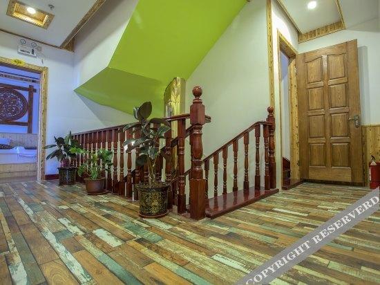 Цзясинь: Yashe Renwen Hotel