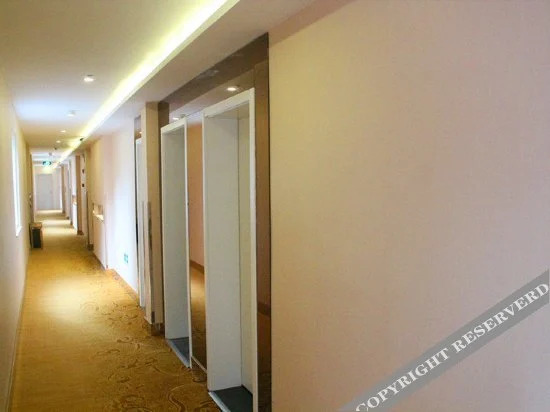 Кайфын: Longxiang Business Hotel