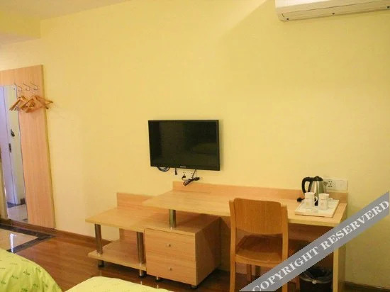 Кайфын: Longxiang Business Hotel
