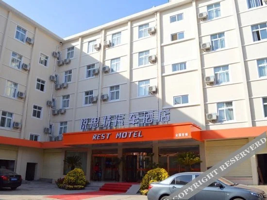 Кайфын: Longxiang Business Hotel