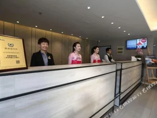 Даньдун: Homeinn Plus Hotel (Dandong Yalu River Grand Bridge Broken Bridge Scenic Area Railway Station)