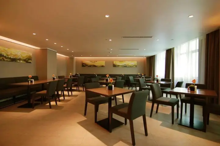 Даньдун: Homeinn Plus Hotel (Dandong Yalu River Grand Bridge Broken Bridge Scenic Area Railway Station)