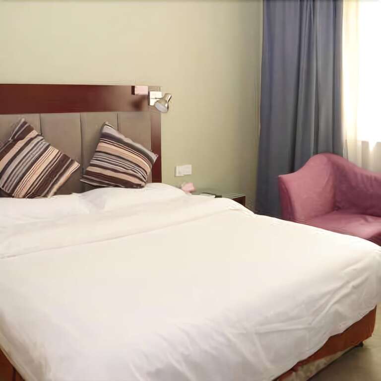 Лоян: Zhongzhou Business Hotel (Luoyang Peony Park Shanghai Market Subway Station)