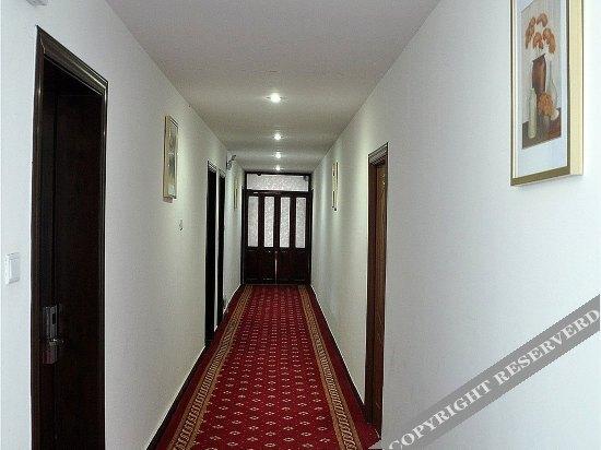 Линьи: Yijia Hotel