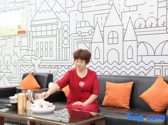 Уху: Home Inn Huayi (Wuhu Xinyi Economic Development Zone Century Avenue Branch)