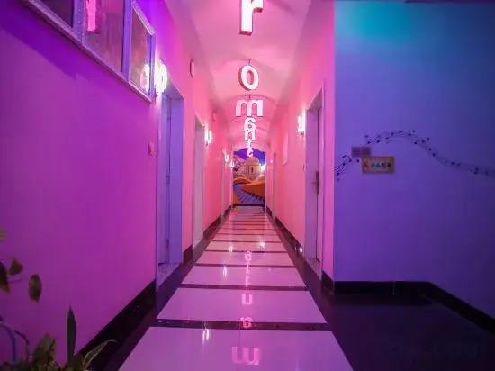 Шаогуань: Aichao Qingqing Love Theme Inn