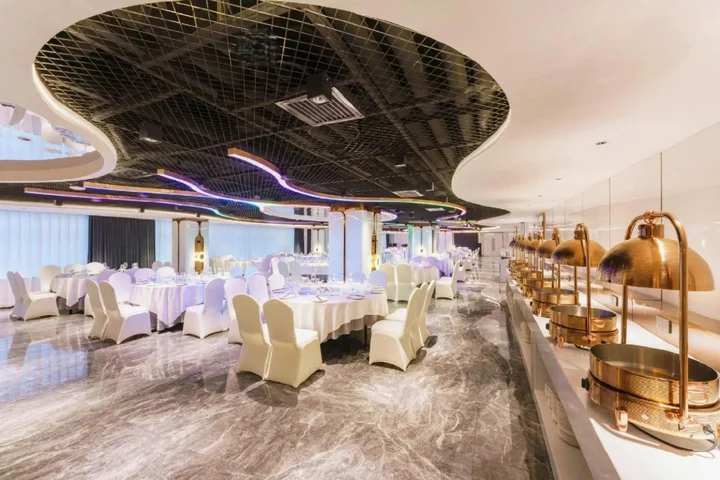 Урумчи: Vest Holiday Hotel