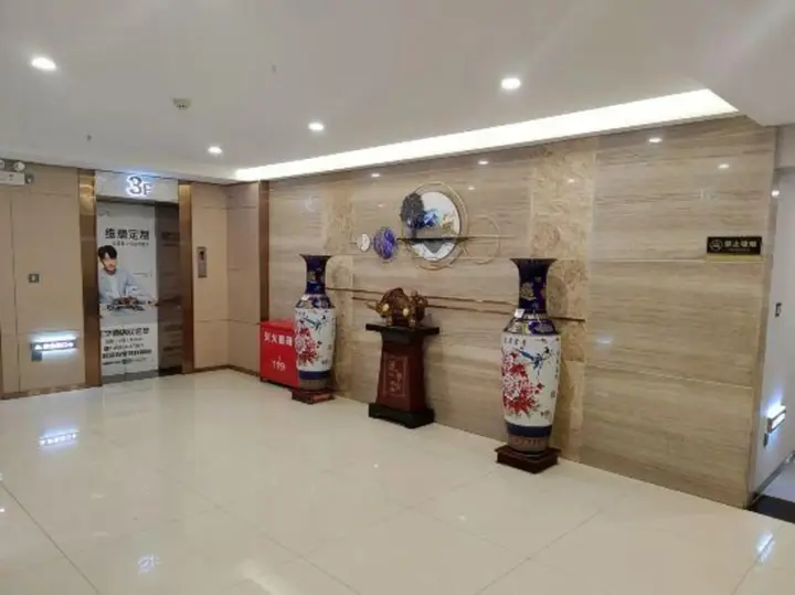 Цзуньи: Zhenghua Hotel